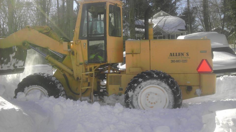 VIDEO:: Now that’s how you plow a driveway!